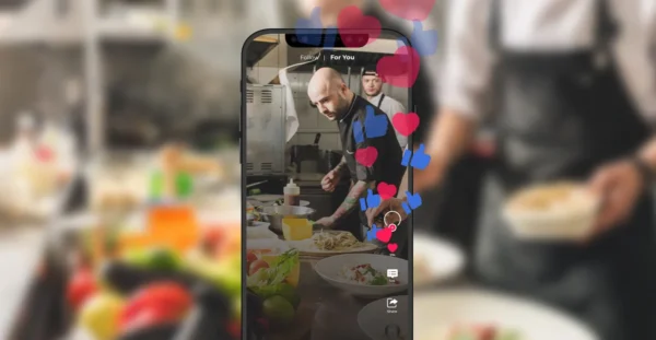 Dikkat çekici sunumları, hareketli servis anları ve modern atmosferiyle sosyal medyada ilgi gören bir restoran ortamı.